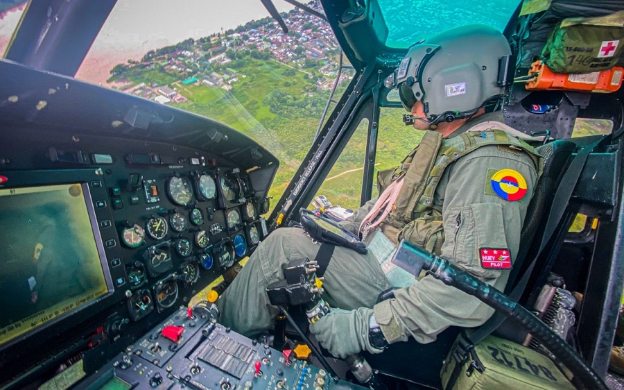 En el suroriente del país, su Fuerza Aérea Colombiana hace presencia en jornada electoral